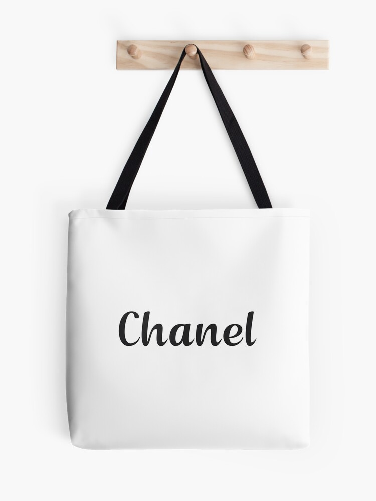 Stofftasche for Sale mit Chanel-Name von 99Posters
