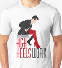 Faites travailler ces talons hauts T-shirt ajusté