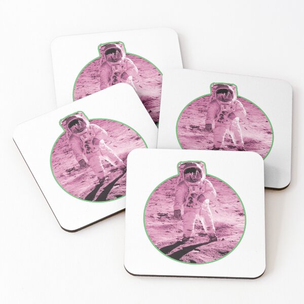 Artikelvorschau, Buzz Aldrin Nasa Mondfoto - Apollo Mondlandung Hot Pink Edition entworfen und verkauft von AlanPhotoArt.