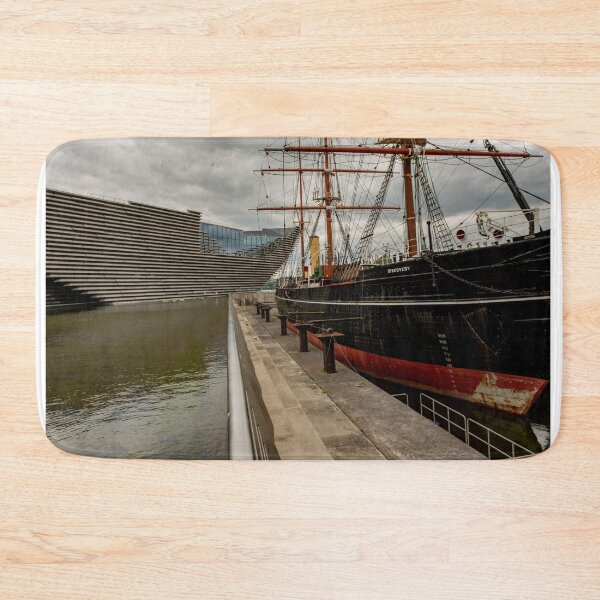 Aperçu de l'œuvre HMS Discovery docked in Dundee créée et vendue par yackers1.