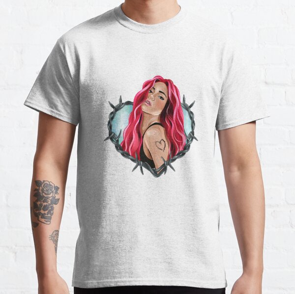 Nuevo look de Karol G con Cabello Rojo en el Corazón de Alambre con Palabra Bichota Camiseta clásica