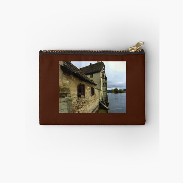 Artikelvorschau, Kloster on the Water entworfen und verkauft von Charmiene Maxwell-Batten.