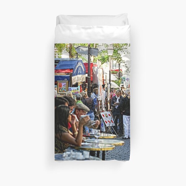 Montmartre café, Paris Duvet Cover