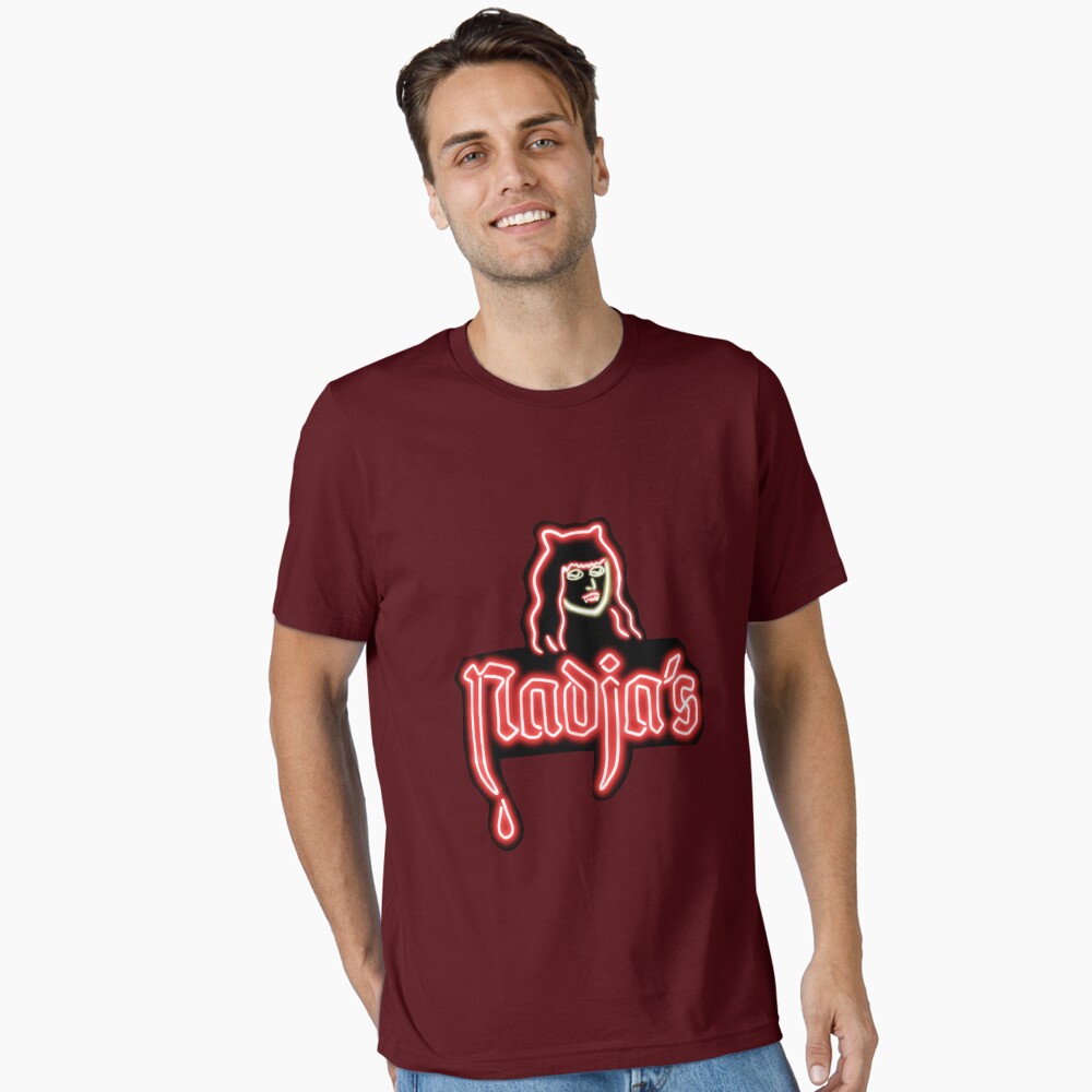 Aperçu de l'œuvre T-shirt essentiel créée et vendue par azweaponx23.