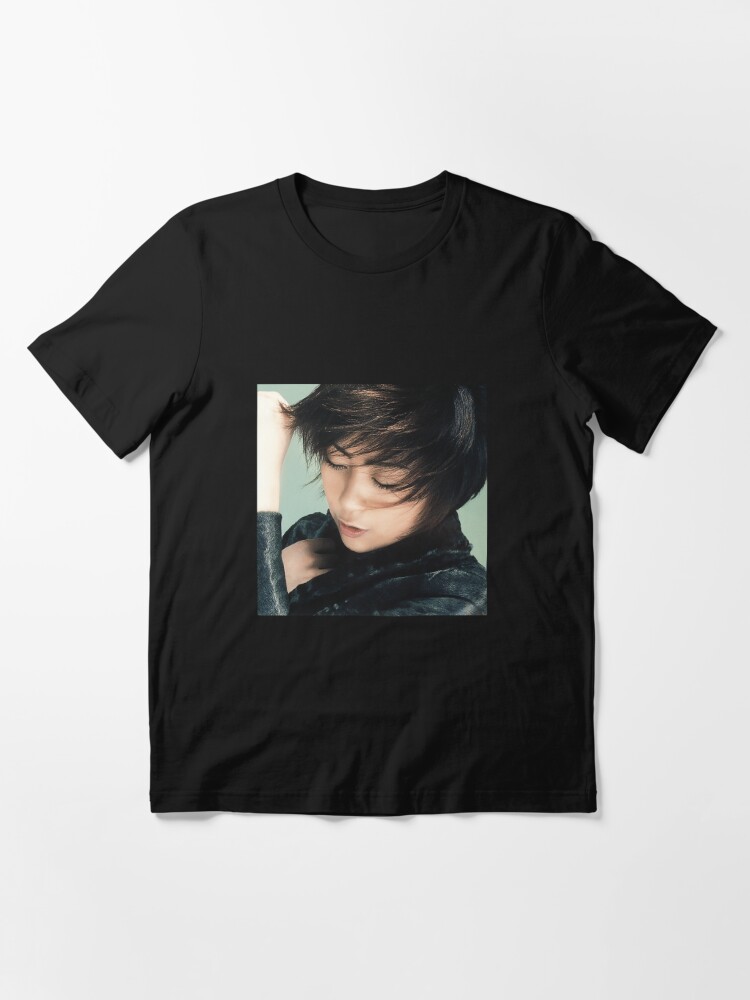 Utada Hikaru - Distance (2001) | Essential T-Shirt