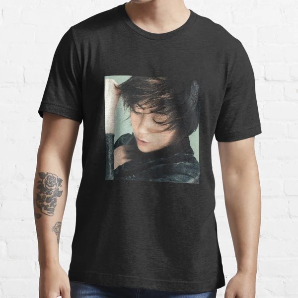 Utada Hikaru - Distance (2001) | Essential T-Shirt