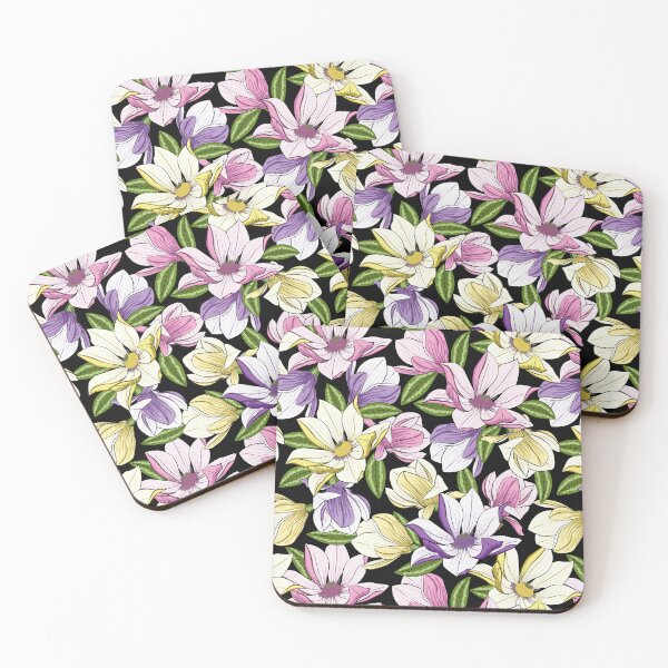 Aperçu de l'œuvre Motif de fleurs de magnolia coloré créée et vendue par Ayesha Saleem.