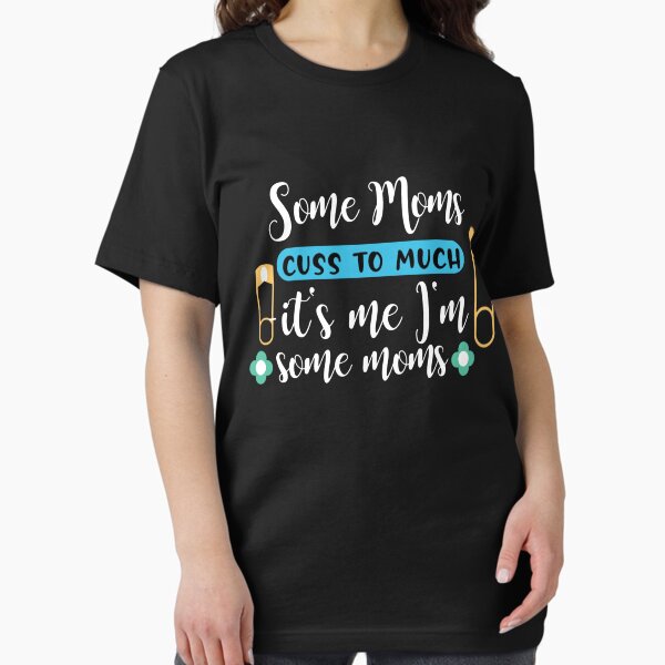 Vista previa del artículo con la obra «ALGUNAS MAMÁS MALDICEN DEMASIADO SOY YO SOY ALGUNAS MAMÁS CON ROPA A JUEGO PARA REGALOS DE HALLOWEEN O NAVIDAD PARA MADRES», diseñado y vendido por todaytees.