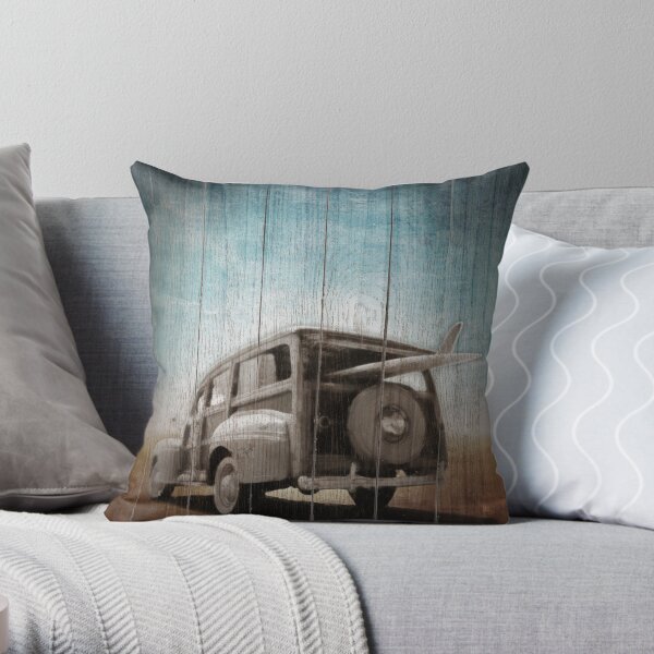 Station wagon woody in the sunset Throw Pillow