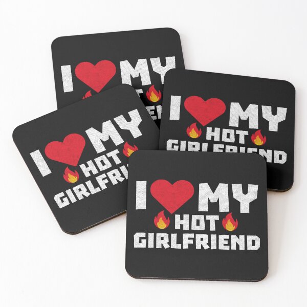 Aperçu de l'œuvre J'aime ma copine chaude I Heart My Hot Girlfriend Funny Boyfriend Gift créée et vendue par alenaz.