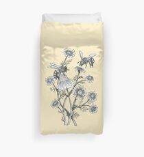 bees and chamomile on honey background Duvet Cover
