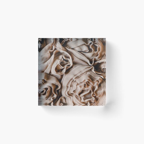 Aperçu de l'œuvre Roses en nylon créée et vendue par EricaJackson.