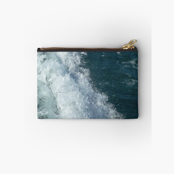 Artikelvorschau, Die Wake - Lake Superior US-Seite entworfen und verkauft von Gretchen Tiger.