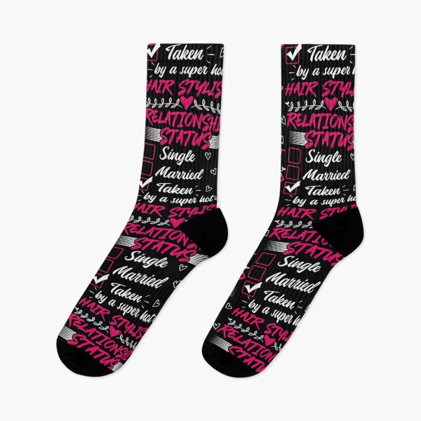 Aperçu de l'œuvre Funny His and Her Gift Idea Coiffeur Statut de la relation créée et vendue par haselshirt.