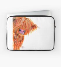 HIGHLAND COW 'PEEKABOO' VON SHIRLEY MACARTHUR Laptoptasche