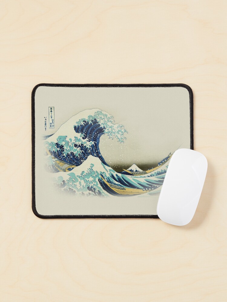 Tapis de souris for Sale avec l'œuvre « La grande vague au large de Kanagawa  par l'artiste japonais ukiyo-e Hokusai beige naturel Hiroshige organique  beige crème fond nature peinture HD » de