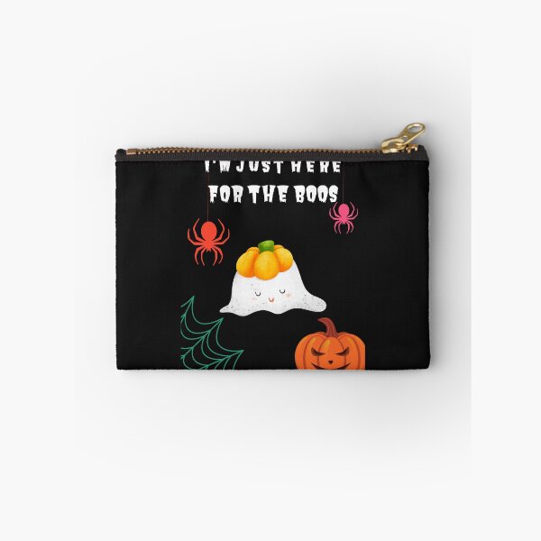 Artikelvorschau, I'm Just Here For The Boos - Süßer Geist mit Kürbishut Spiders Evil Pumpkin Cobweb entworfen und verkauft von Mechanical-Artt.