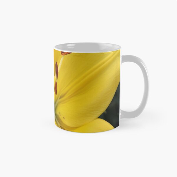 Artikelvorschau, Bright Yellow Lily entworfen und verkauft von AngelaBishop.