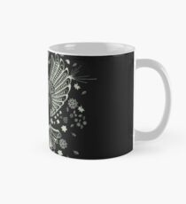 Taza Cayendo en el jardín