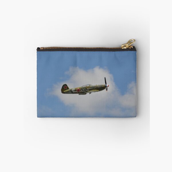 Artikelvorschau, STK105486M – Ein historischer Kampfflieger im Flug in der Nähe von Lakeland, Florida. entworfen und verkauft von StocktrekImages.