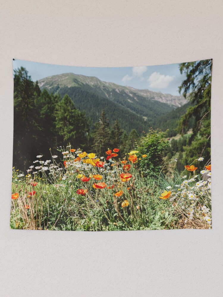 Imagen 2 de 3, Tela decorativa con la obra jardín de montaña, diseñada y vendida por Hudolin.