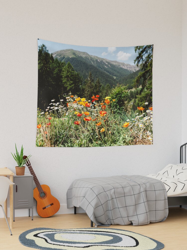Imagen 1 de 3, Tela decorativa con la obra jardín de montaña, diseñada y vendida por Hudolin.