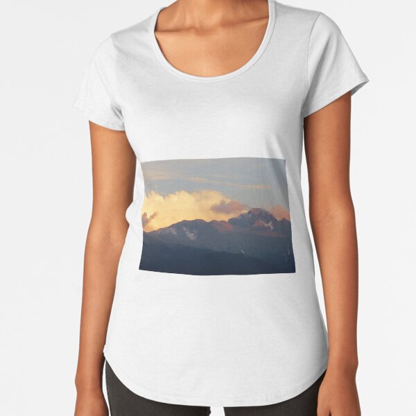 Sunset over Long's Peak in the Rocky Mountains Premium Scoop T-Shirt