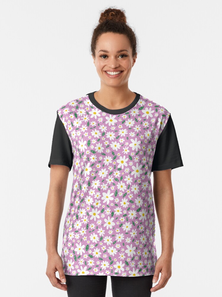 Aperçu 2 sur 5. T-shirt graphique avec l'œuvre Daisy Pattern créée et vendue par Mister-Lapin.
