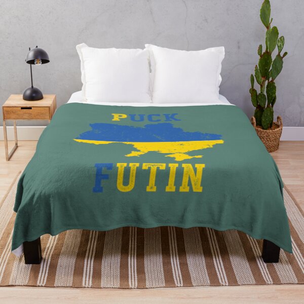 Artikelvorschau, We Stand By Urkraine Peace Puck Futin Kein Krieg entworfen und verkauft von HannahNelson1.