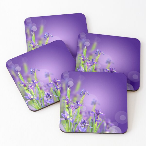 Aperçu de l'œuvre Illustration de fleurs d'iris violet créée et vendue par silviaol.