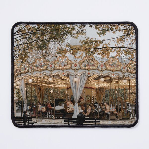 Aperçu de l'œuvre Carrousel doré créée et vendue par JanelleSweeney.