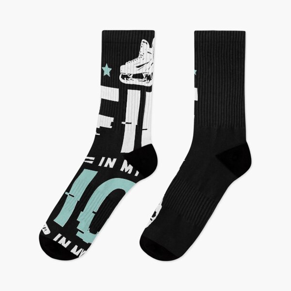 Aperçu de l'œuvre Vêtements de hockey sur glace de hockey T-shirt classique Copie créée et vendue par JesseLockwood1.
