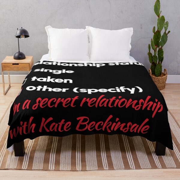 Aperçu de l'œuvre Kate Beckinsale - Relationship 2 créée et vendue par 2Girls1Shirt.