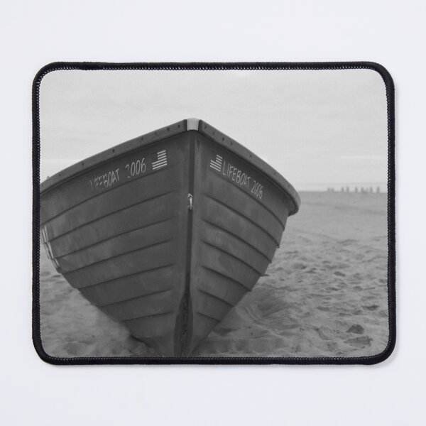 Artikelvorschau, Schwarz-Weiß-Boot am Strand entworfen und verkauft von ScottL.
