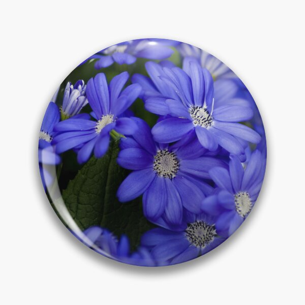 Aperçu de l'œuvre Un champ de fleurs bleues éclatantes créée et vendue par TP-Designs.