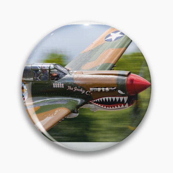 Artikelvorschau, P-40 Warhawk rast durch den Himmel. entworfen und verkauft von TP-Designs.