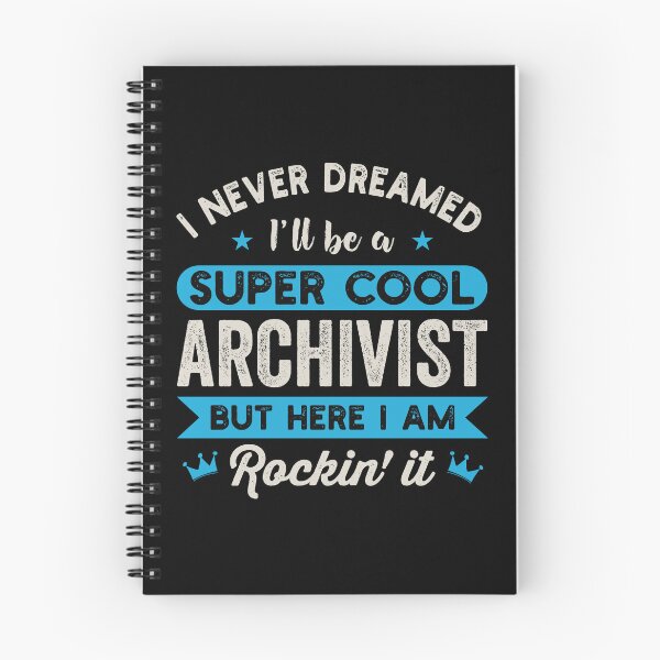 Artikelvorschau, Ich hätte nie davon geträumt, ein supercooler Archivar zu sein: Lustiges Archivar-Geschenk entworfen und verkauft von Adexyl.