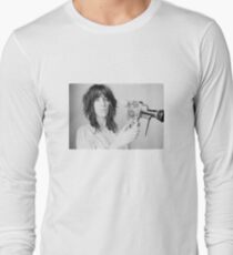 Patti Smith mit einer Videokamera Langarmshirt
