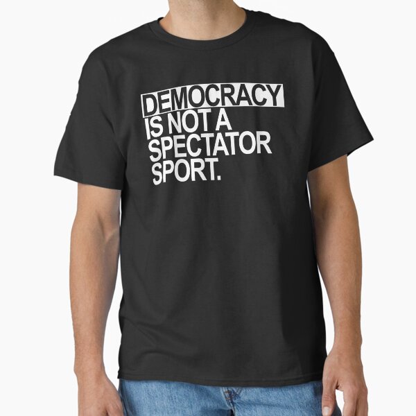 Vista previa del artículo con la obra «La democracia NO es un deporte para espectadores (texto blanco)», diseñado y vendido por Thelittlelord.