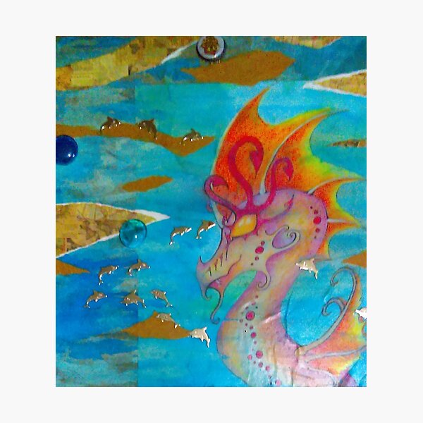 Aperçu de l'œuvre Sea Dragon mixed media trouvé collage d'objets créée et vendue par DoubleBrandyStudio .