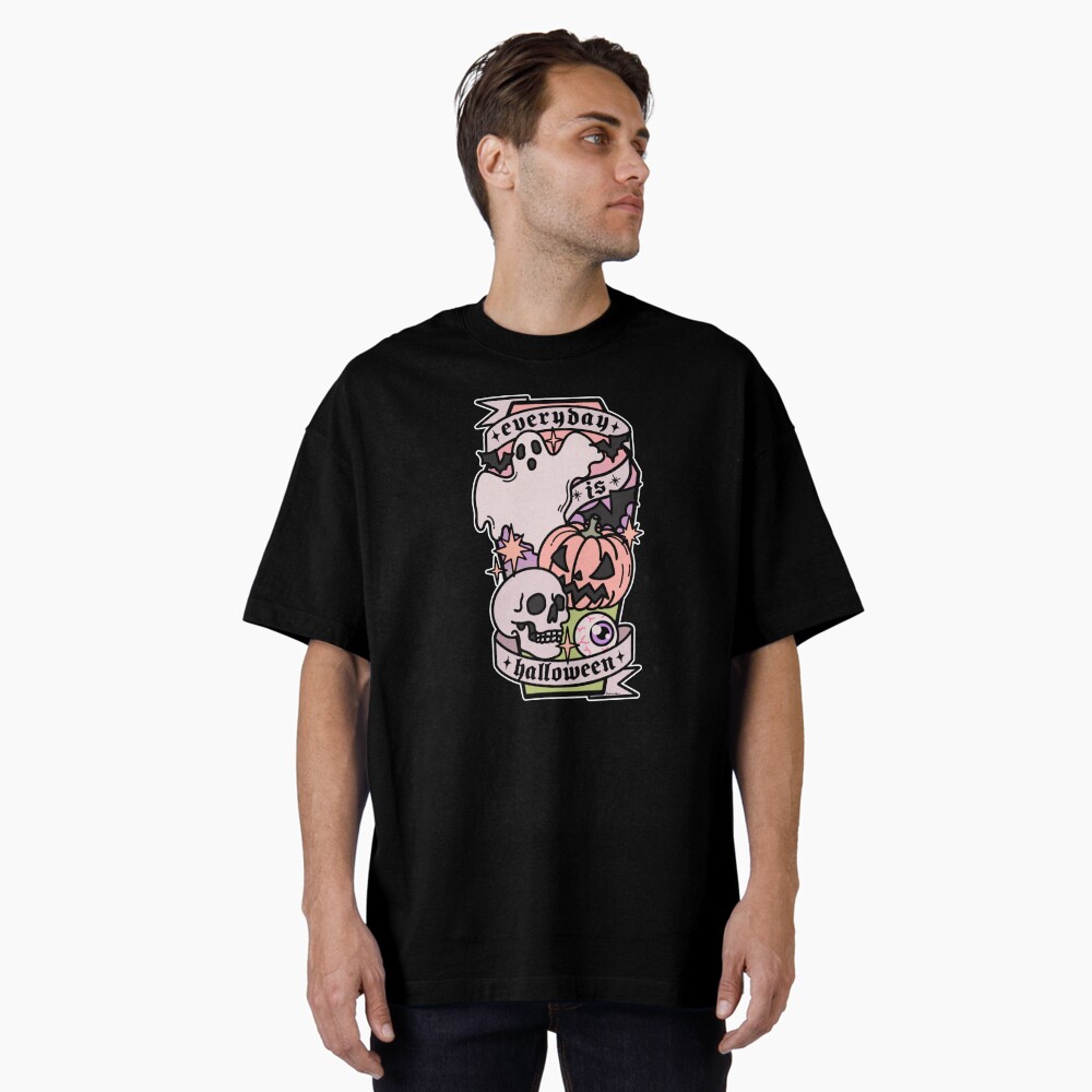 Aperçu de l'œuvre T-shirt oversize créée et vendue par nevhada.