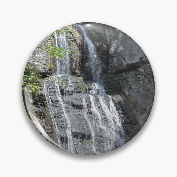 Artikelvorschau, Wasserfall bei Bushkill entworfen und verkauft von Linda Sannuti.
