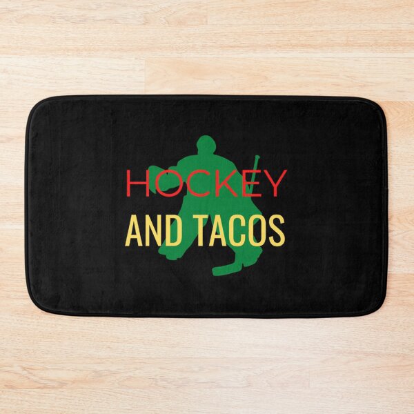 Artikelvorschau, Tacos und Hockey-Eis-Kockey-Kinderhockey-Jungen-wesentliches T-Shirt entworfen und verkauft von ConfitofBrassB.