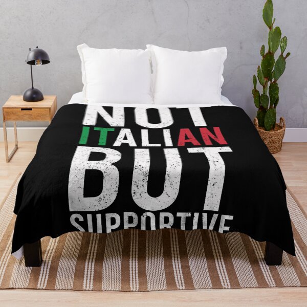 Aperçu de l'œuvre Pas italien mais solidaire - Conception drôle de drapeau italien mignon créée et vendue par ALITOPRINCE.