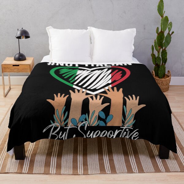 Aperçu de l'œuvre Pas italien mais solidaire - Conception drôle de solidarité de coeur de drapeau italien mignon créée et vendue par ALITOPRINCE.