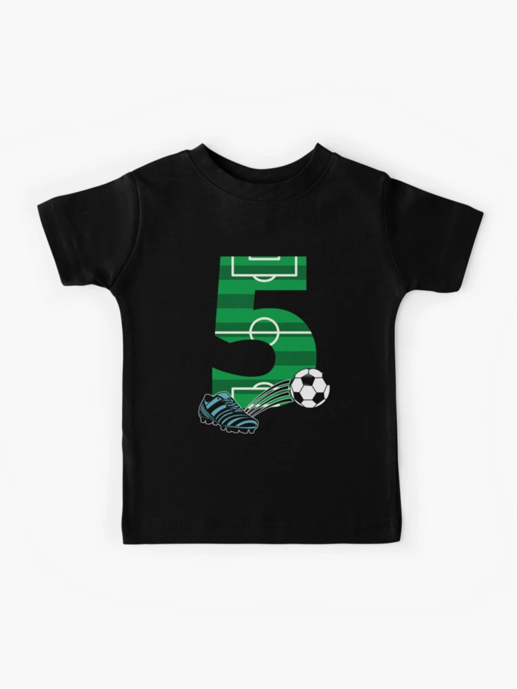 Número 5 - cumpleaños de fútbol niño de cinco años' Camiseta niño