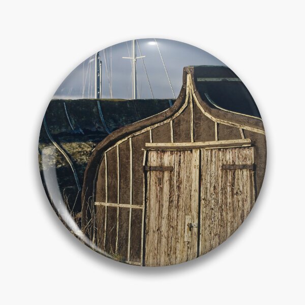 Artikelvorschau, Holy Island Boat Sheds Lindisfarne entworfen und verkauft von Martyn R Arnold Fine Art Nature & Landscape Photography.