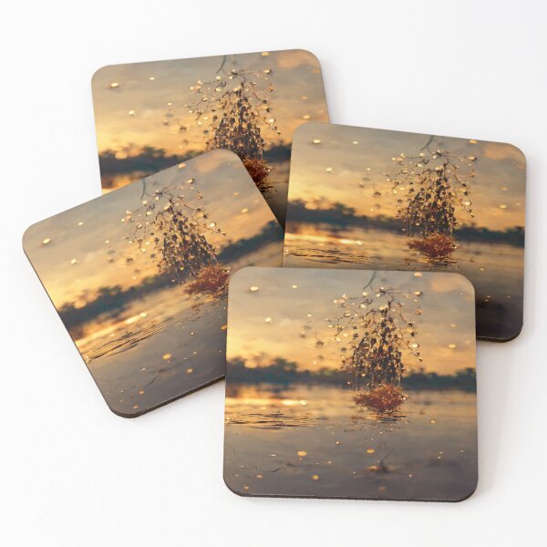 Artikelvorschau, Regentropfen am Sonnenuntergangssee in der Wolkenlandschaft von Golden Houer entworfen und verkauft von Unwind-Art-Work.