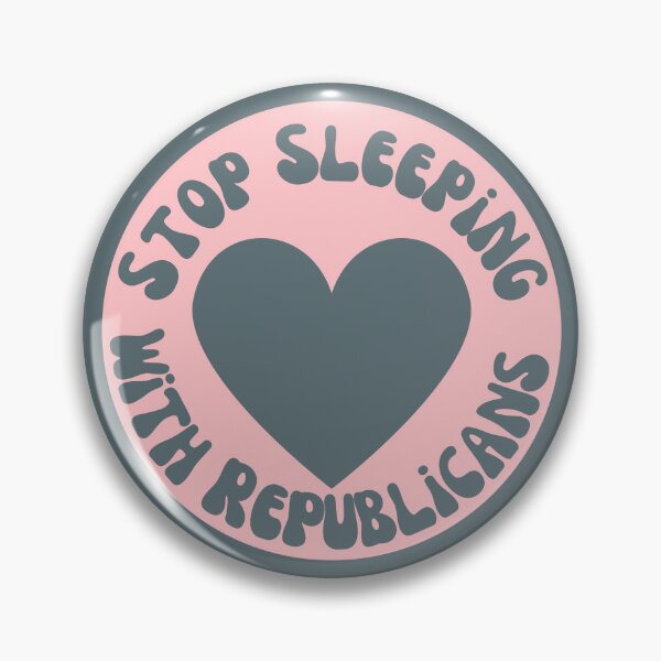 Item preview, Deja de dormir con la insignia del corazón republicano designed and sold by Pink Ribbon.