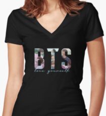 Camiseta entallada de cuello en V BTS - ENCANTARTE A TI MISMO